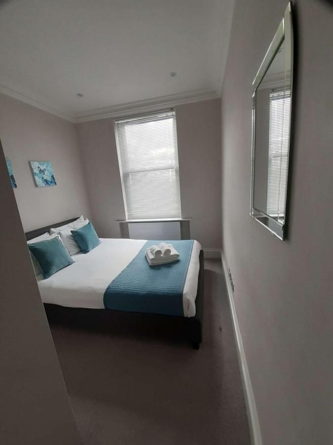 לונדון 25 Ongar Road By Viridian Apartments מראה חיצוני תמונה